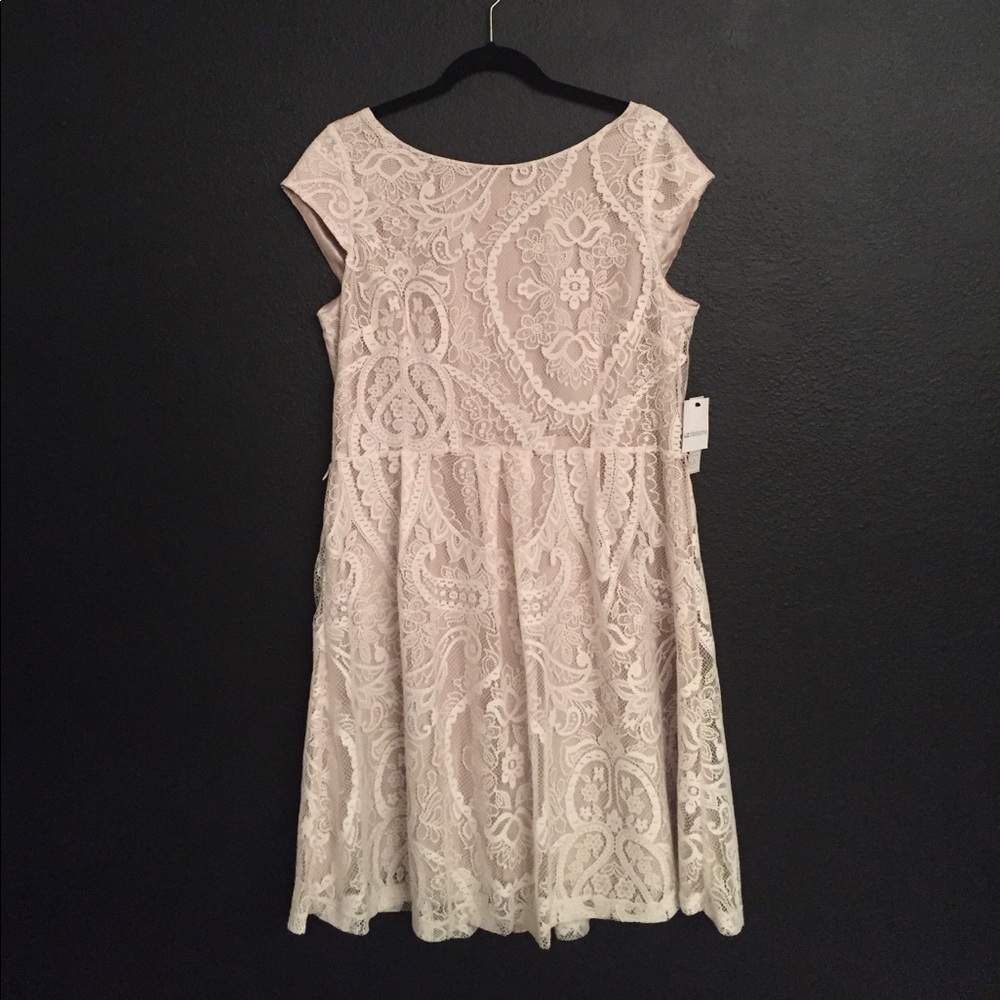 Final Sale ✨ Lace dress